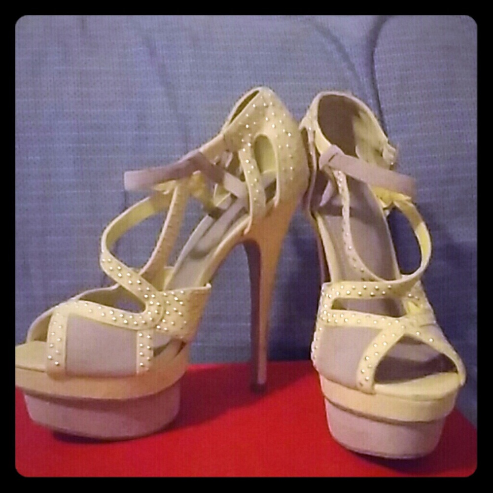 Scene high heels - Picture 1 of 2